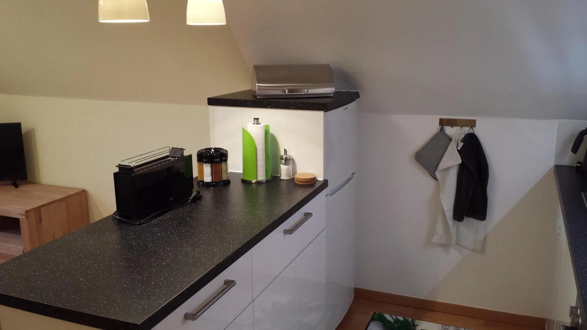 Pension Wauri , Ferienwohnung ' SCHWÄBISCHE ALB ' , Mansarden - Wohnung Waldenbuch 0*,