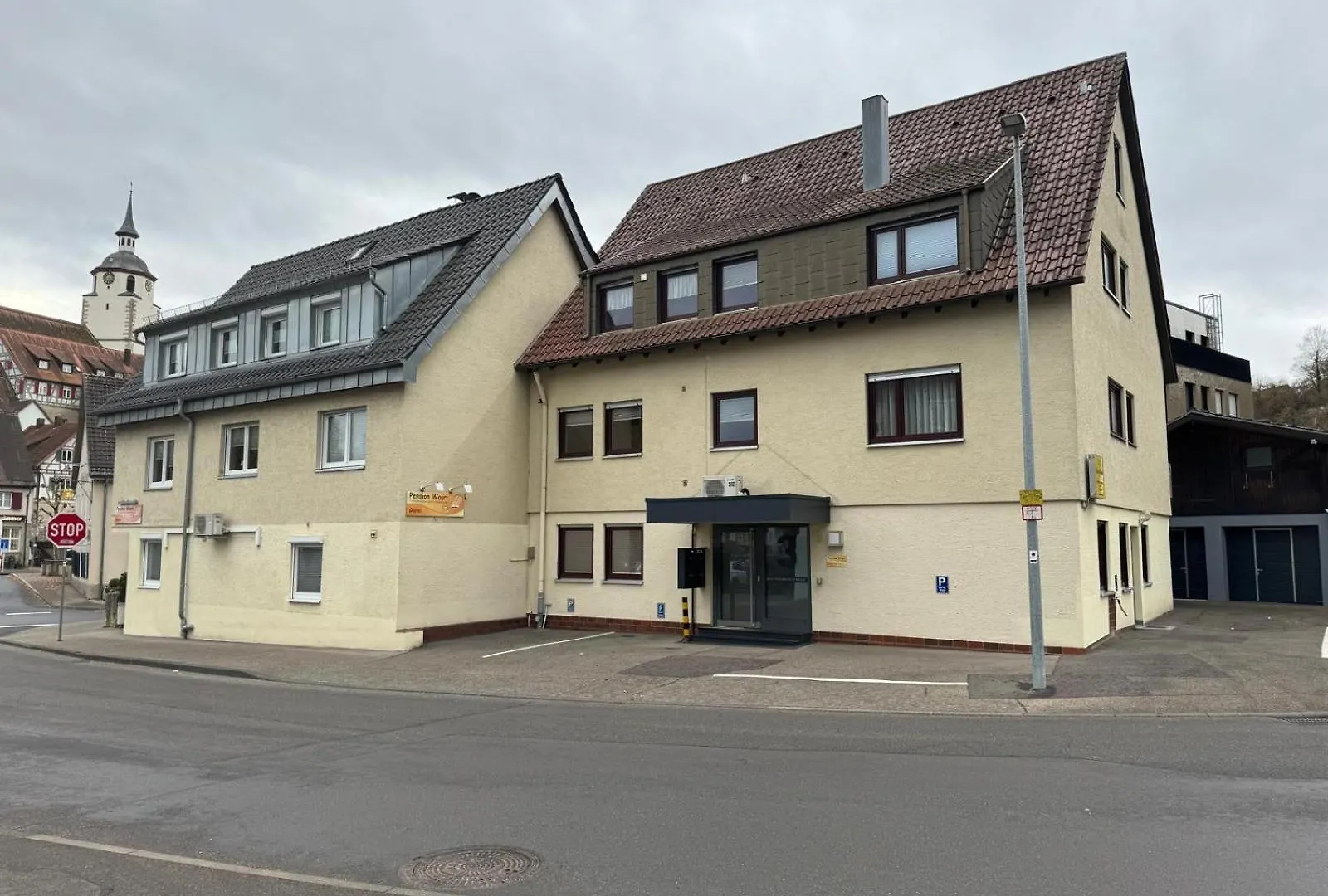 Pension Wauri , Ferienwohnung ' SCHWÄBISCHE ALB ' , Mansarden - Wohnung Waldenbuch Apartment